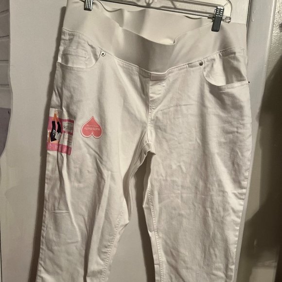 NWT WHITE MATERNITY CAPRI SZ 12/14 - Picture 1 of 7